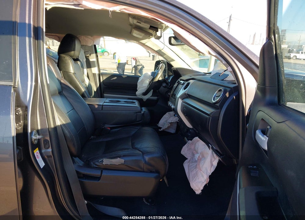 2019 TOYOTA TUNDRA SR5 5.7L V8 VIN: 5TFUY5F15KX778599