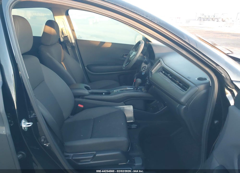 2022 HONDA HR-V 2WD LX VIN: 3CZRU5H38NM738425