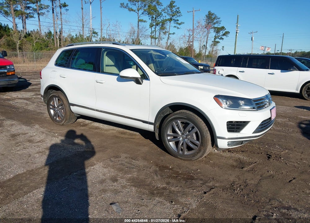2016 VOLKSWAGEN TOUAREG VR6 LUX VIN: WVGEF9BP5GD010993