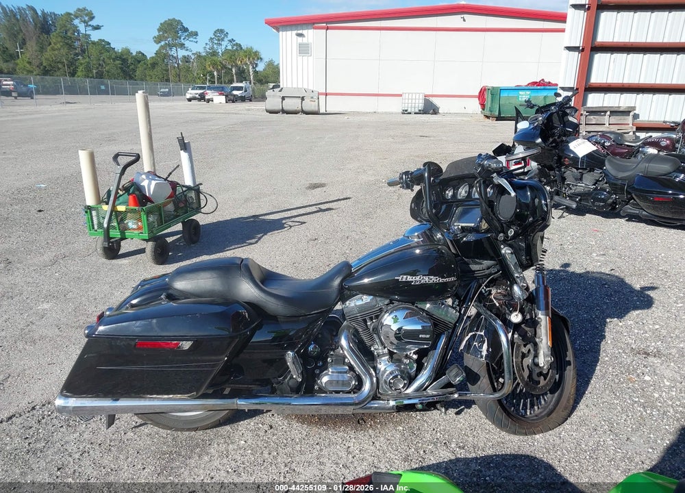 2016 HARLEY-DAVIDSON FLHXS STREET GLIDE SPECIAL VIN: 1HD1KRM13GB656499