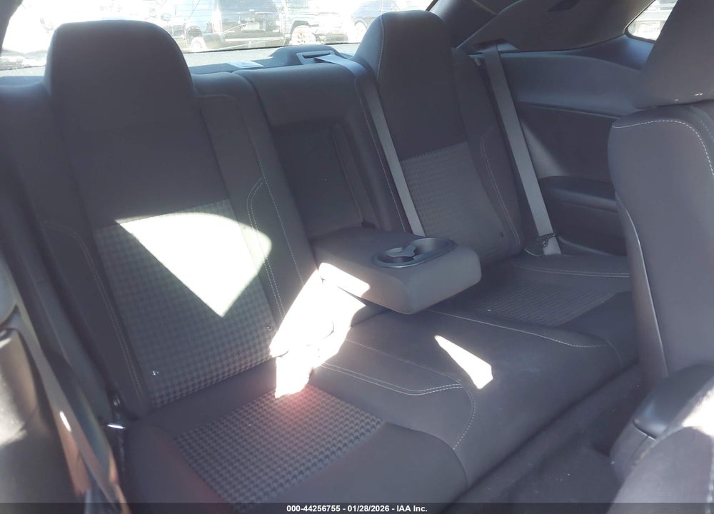 2019 DODGE CHALLENGER SXT VIN: 2C3CDZAG5KH719622