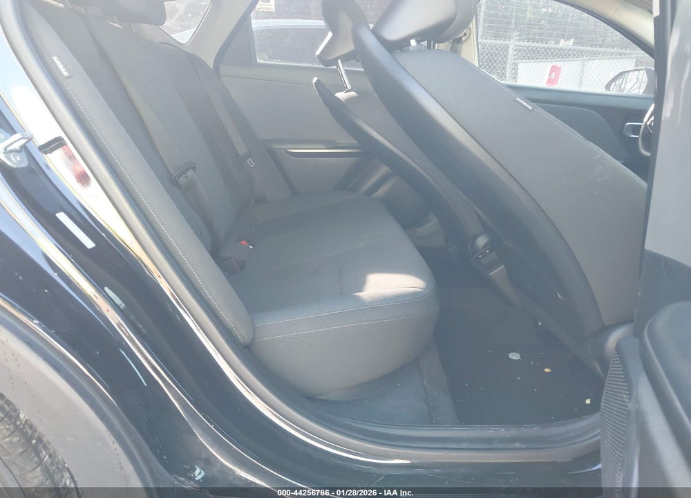 2025 KIA K4 LXS VIN: 3KPFT4DE2SE009842