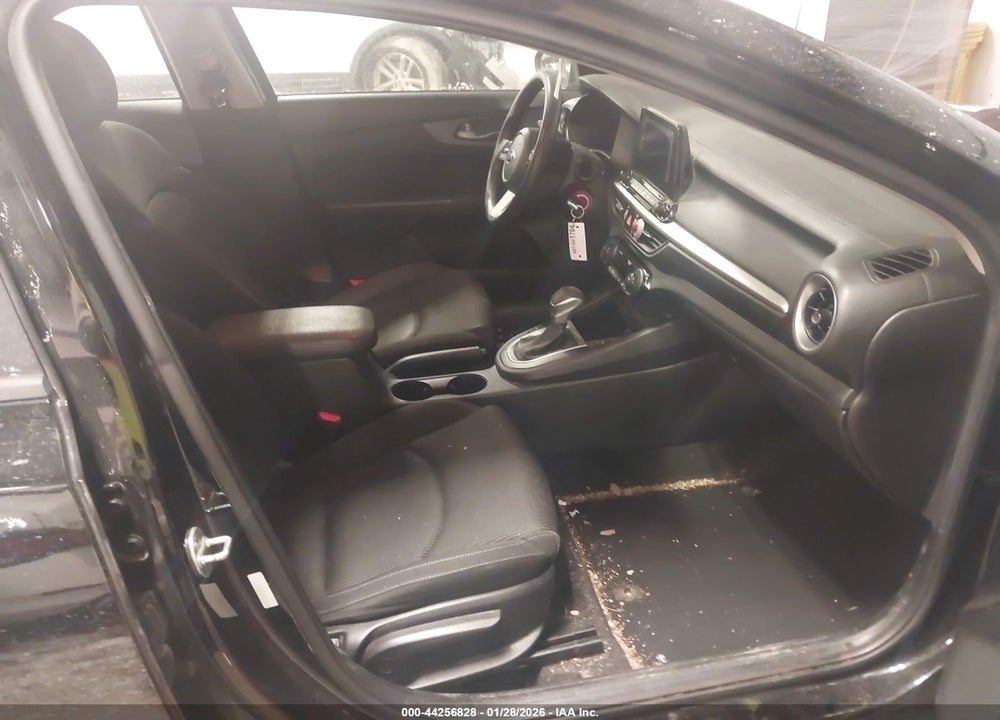 2019 KIA FORTE LXS VIN: 3KPF24AD6KE065622