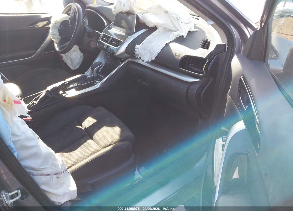 2019 MITSUBISHI ECLIPSE CROSS LE VIN: JA4AT4AA0KZ047421