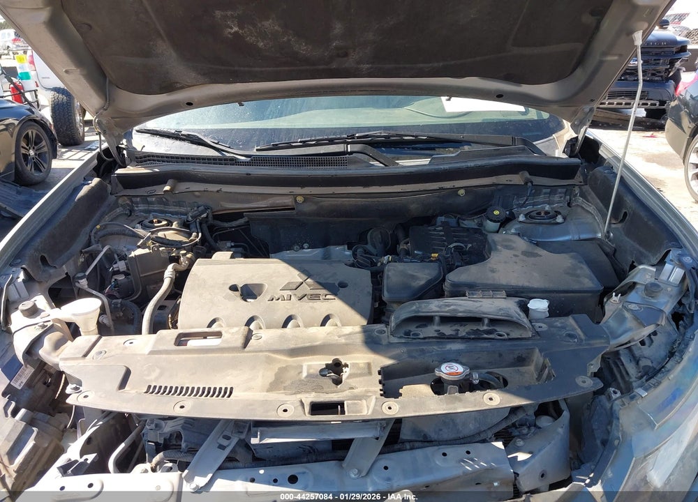 2020 MITSUBISHI OUTLANDER LE 2.4 VIN: JA4AD3A33LZ037038