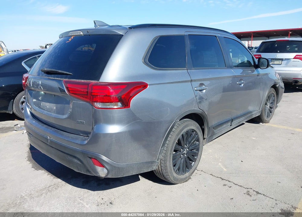 2020 MITSUBISHI OUTLANDER LE 2.4 VIN: JA4AD3A33LZ037038