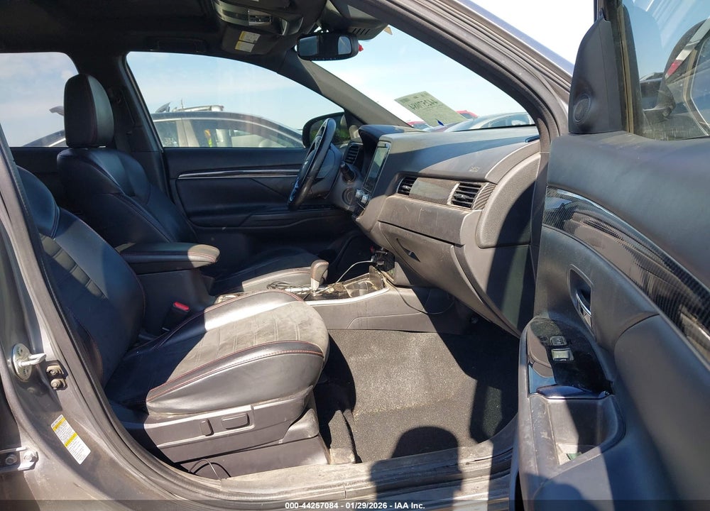 2020 MITSUBISHI OUTLANDER LE 2.4 VIN: JA4AD3A33LZ037038