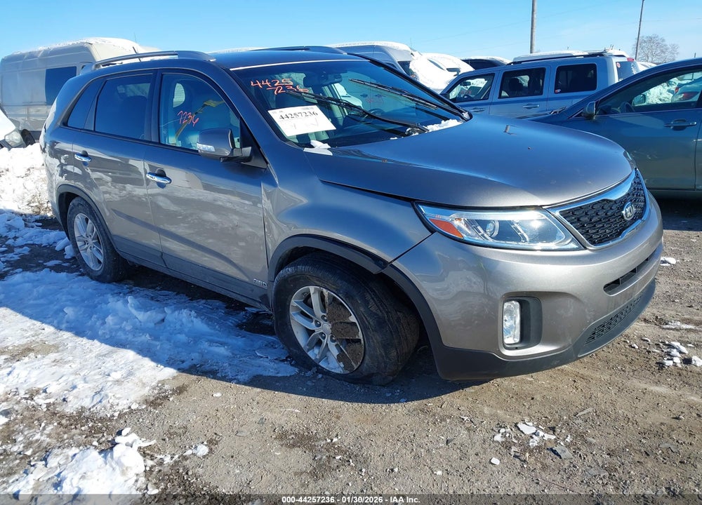 2015 KIA SORENTO LX VIN: 5XYKTCA6XFG642233