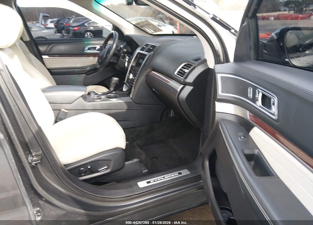 2017 FORD EXPLORER PLATINUM VIN: 1FM5K8HT2HGC03404