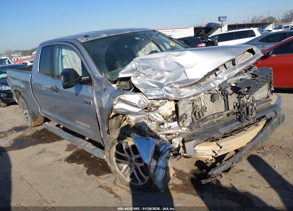 2018 TOYOTA TUNDRA SR5 5.7L V8 VIN: 5TFUW5F17JX684521