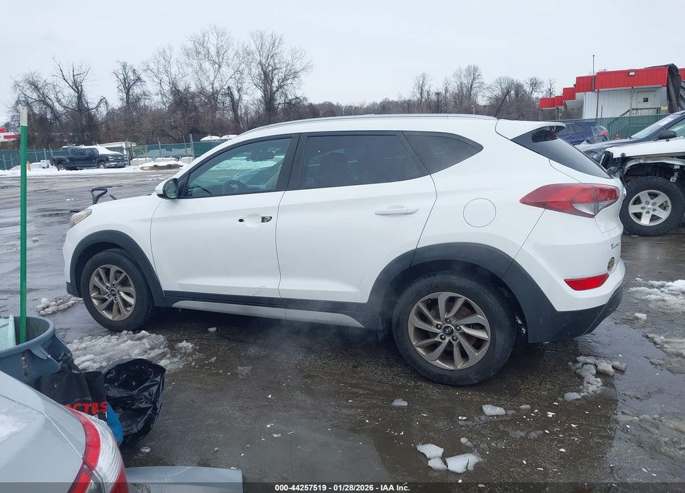 2017 HYUNDAI TUCSON SE VIN: KM8J3CA46HU419565