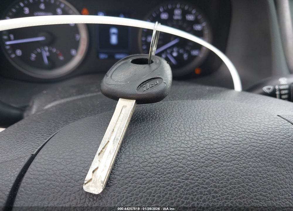2017 HYUNDAI TUCSON SE VIN: KM8J3CA46HU419565