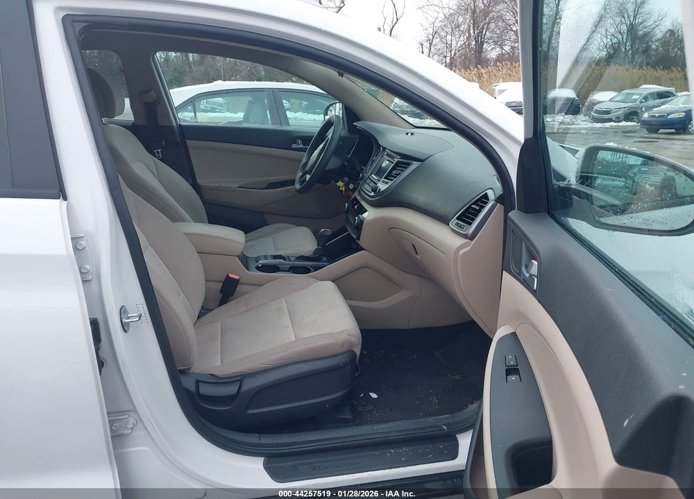 2017 HYUNDAI TUCSON SE VIN: KM8J3CA46HU419565