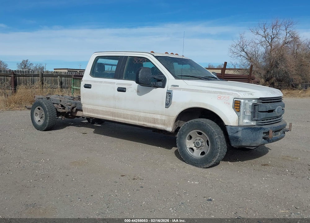 2018 FORD F-350 CHASSIS XL VIN: 1FD8W3F6XJEC08742
