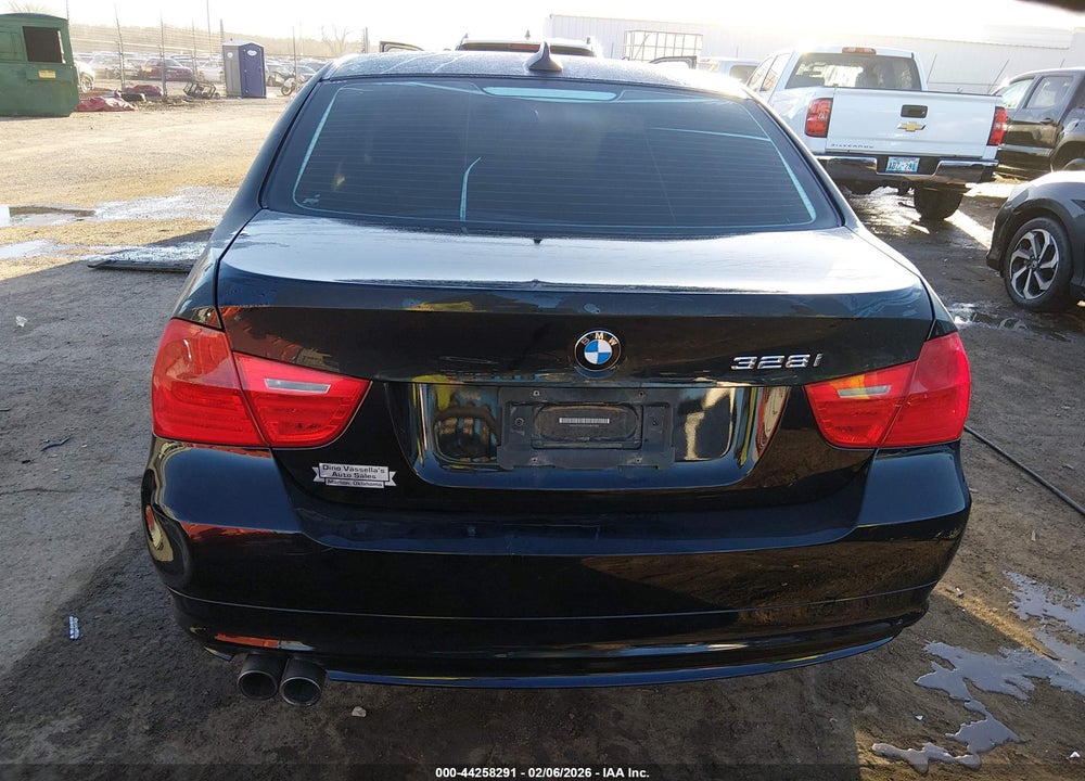 2010 BMW 328I VIN: WBAPH7G57ANM51817