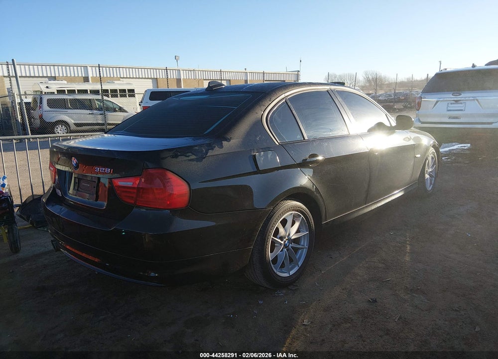 2010 BMW 328I VIN: WBAPH7G57ANM51817