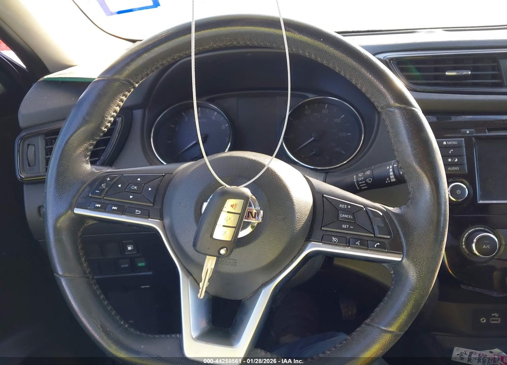 2018 NISSAN ROGUE S VIN: 5N1AT2MT4JC827734