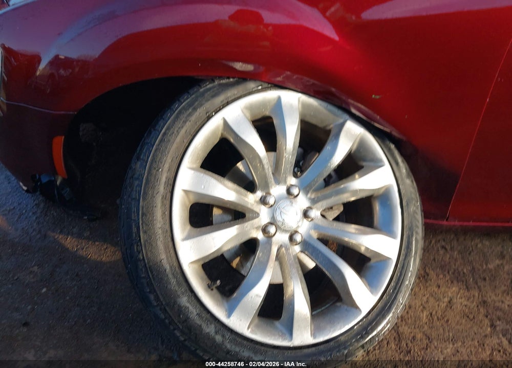 2019 CHRYSLER 300 LIMITED VIN: 2C3CCAEG8KH697940