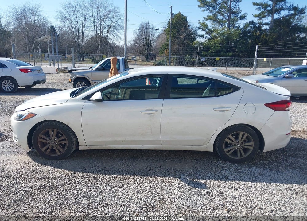 2018 HYUNDAI ELANTRA SEL VIN: 5NPD84LF0JH302278