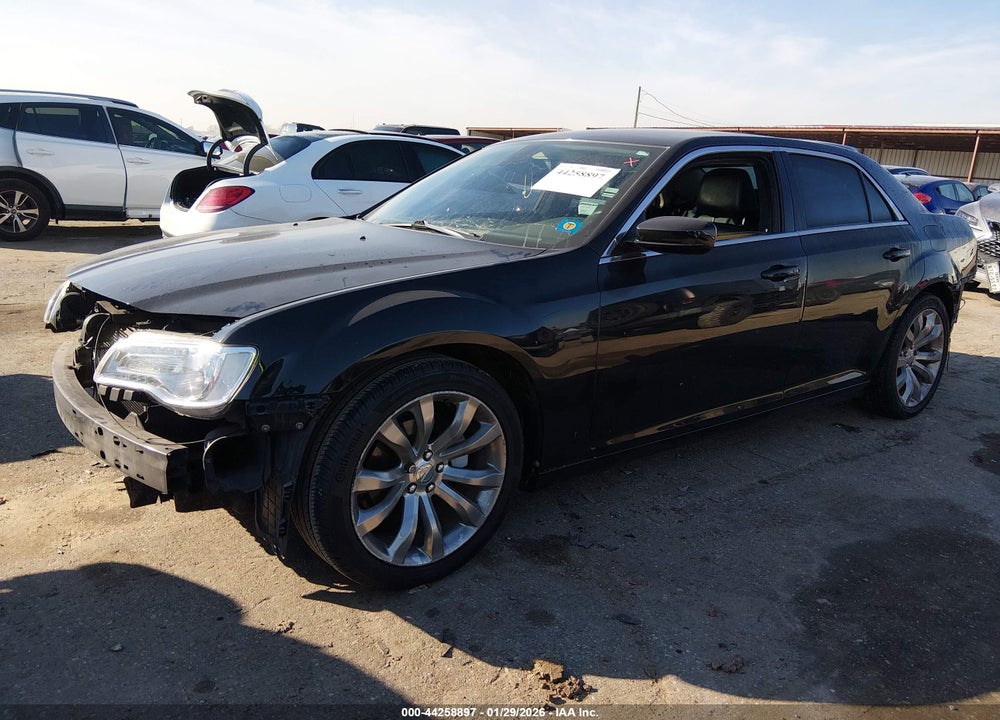 2018 CHRYSLER 300 TOURING L VIN: 2C3CCAAG3JH342047