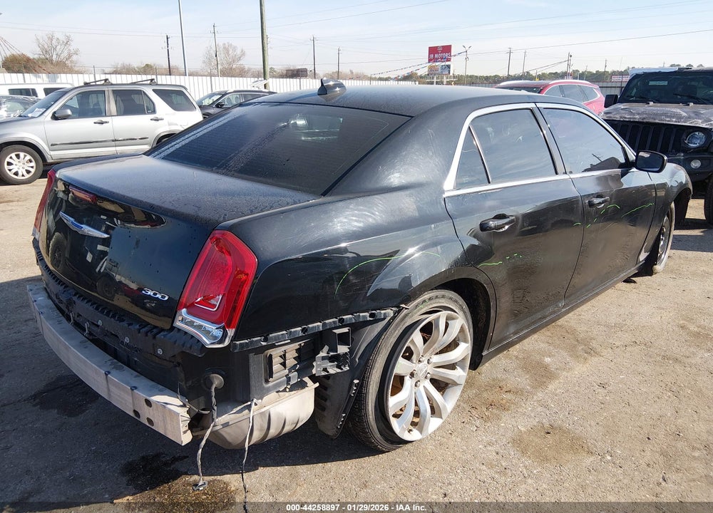 2018 CHRYSLER 300 TOURING L VIN: 2C3CCAAG3JH342047