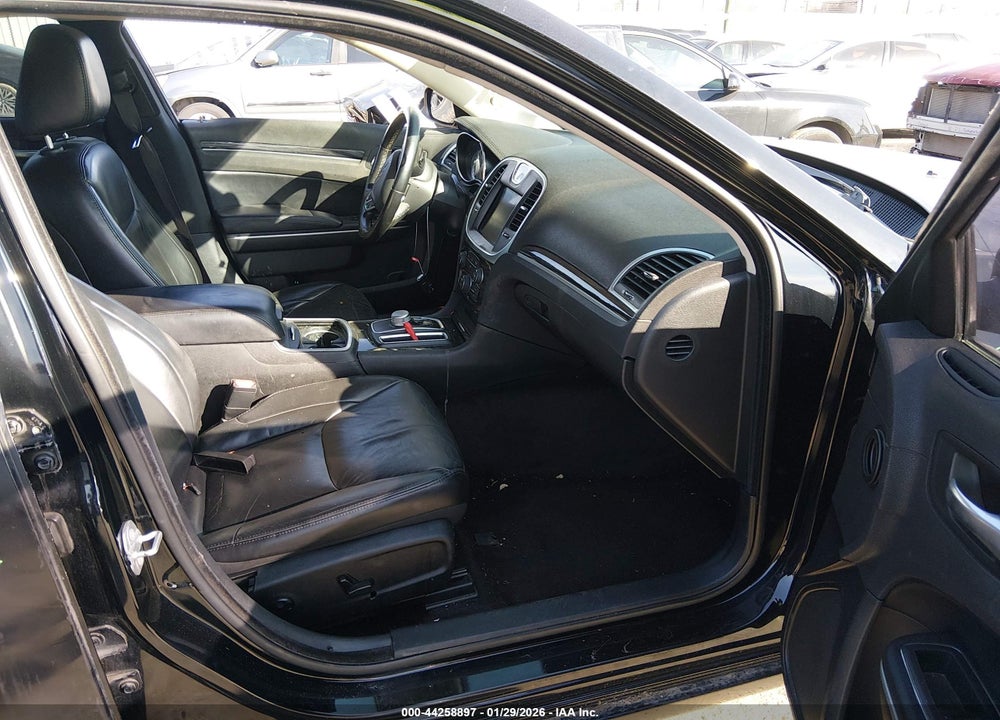 2018 CHRYSLER 300 TOURING L VIN: 2C3CCAAG3JH342047