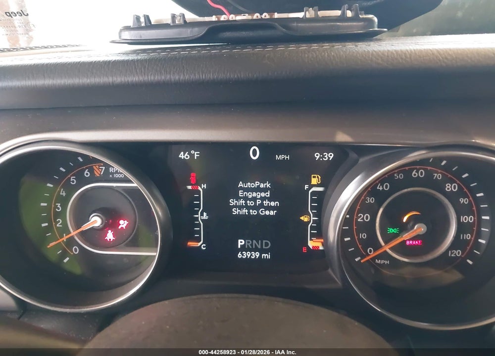 2019 JEEP WRANGLER UNLIMITED SAHARA VIN: 1C4HJXEG3KW596767
