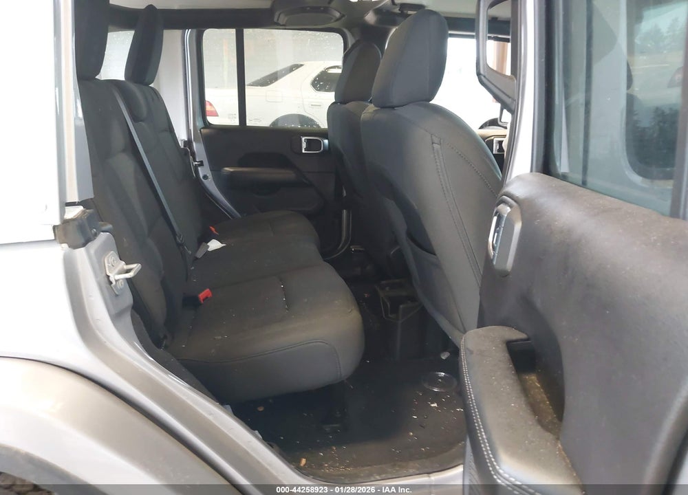 2019 JEEP WRANGLER UNLIMITED SAHARA VIN: 1C4HJXEG3KW596767