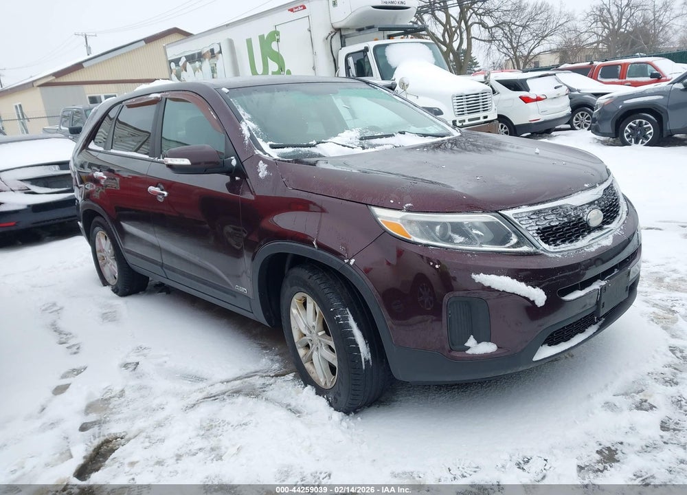2014 KIA SORENTO LX VIN: 5XYKTCA63EG430546