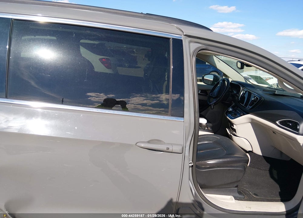 2022 CHRYSLER PACIFICA TOURING L VIN: 2C4RC1BG2NR148985