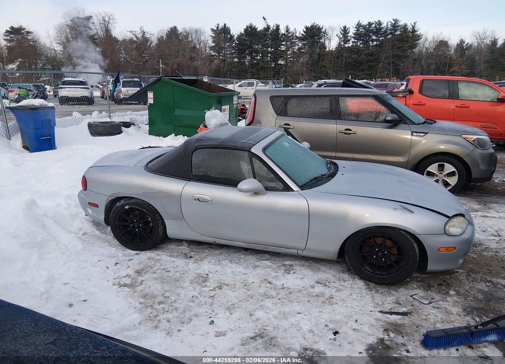 2002 MAZDA MX-5 MIATA CLOTH/LS/SE VIN: JM1NB353220221686