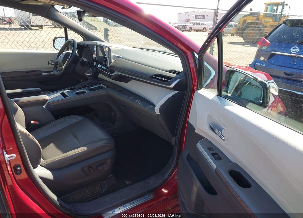 2022 TOYOTA SIENNA XSE VIN: 5TDXRKEC9NS108947