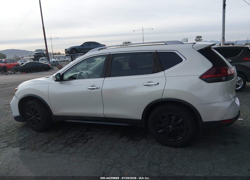 2019 NISSAN ROGUE SV VIN: 5N1AT2MT1KC715555