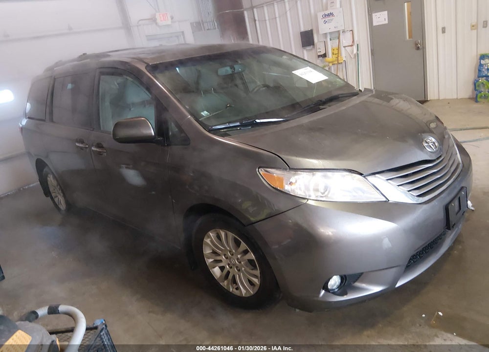 2017 TOYOTA SIENNA XLE 8 PASSENGER VIN: 5TDYZ3DC9HS887461