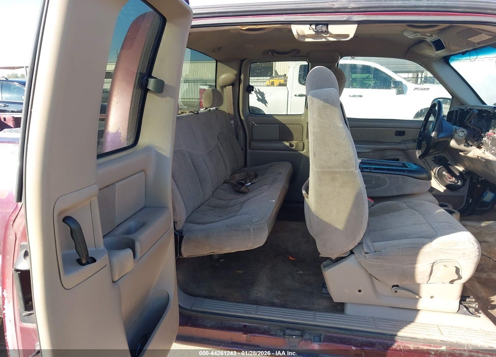 2000 CHEVROLET SILVERADO 1500 VIN: 2GCEC19T5Y1350904