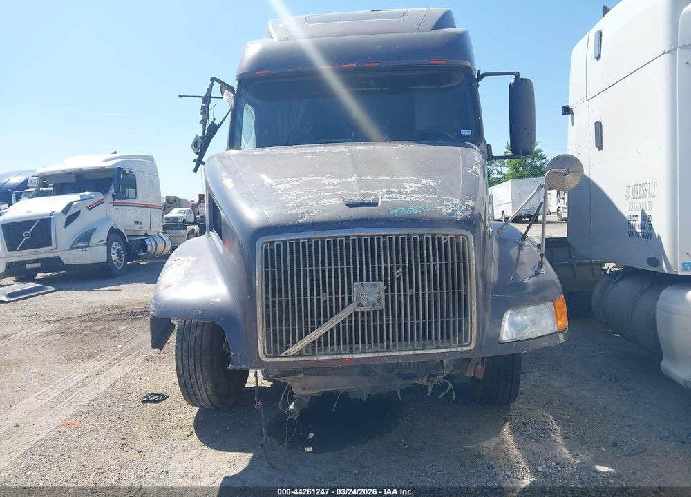 2000 VOLVO VN VIN: 4V4ND3RJXYN242465