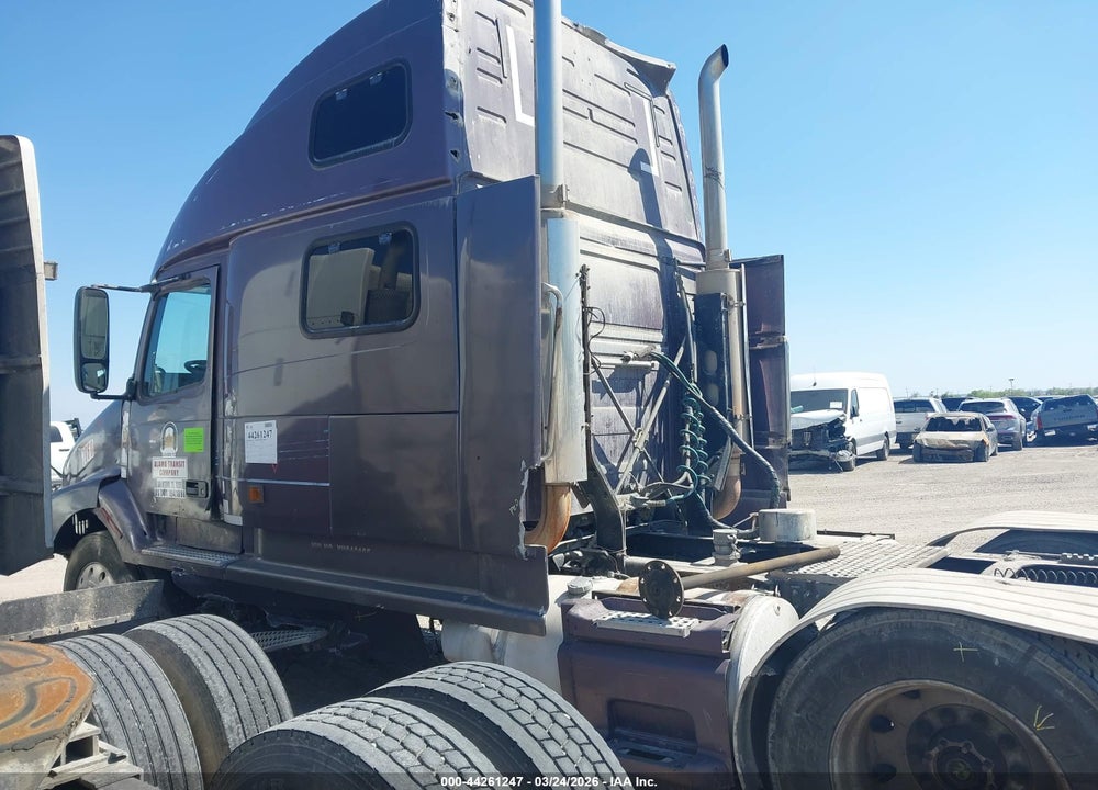 2000 VOLVO VN VIN: 4V4ND3RJXYN242465