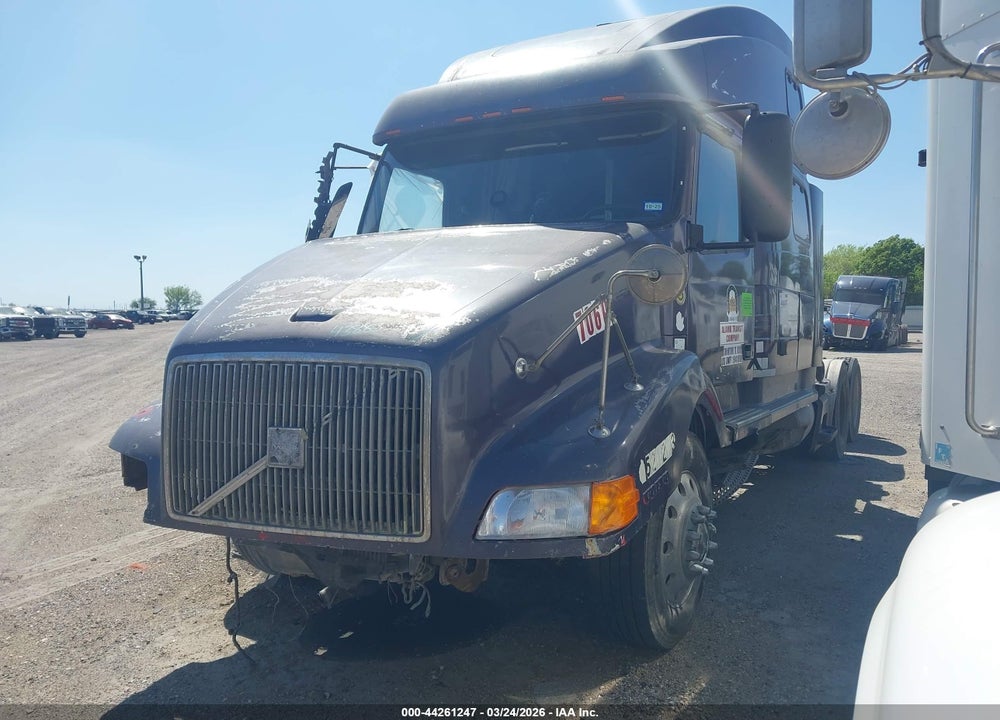 2000 VOLVO VN VIN: 4V4ND3RJXYN242465