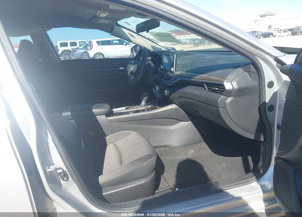 2024 NISSAN ALTIMA SV FWD VIN: 1N4BL4DV2RN302845