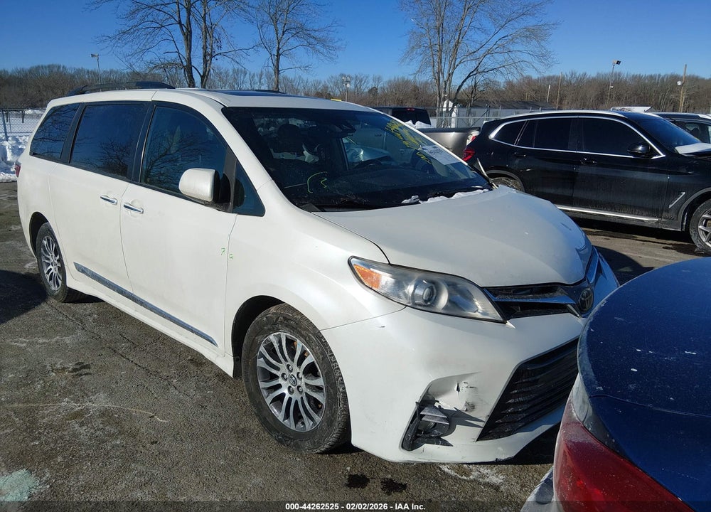 2019 TOYOTA SIENNA XLE 8 PASSENGER VIN: 5TDYZ3DC1KS982104