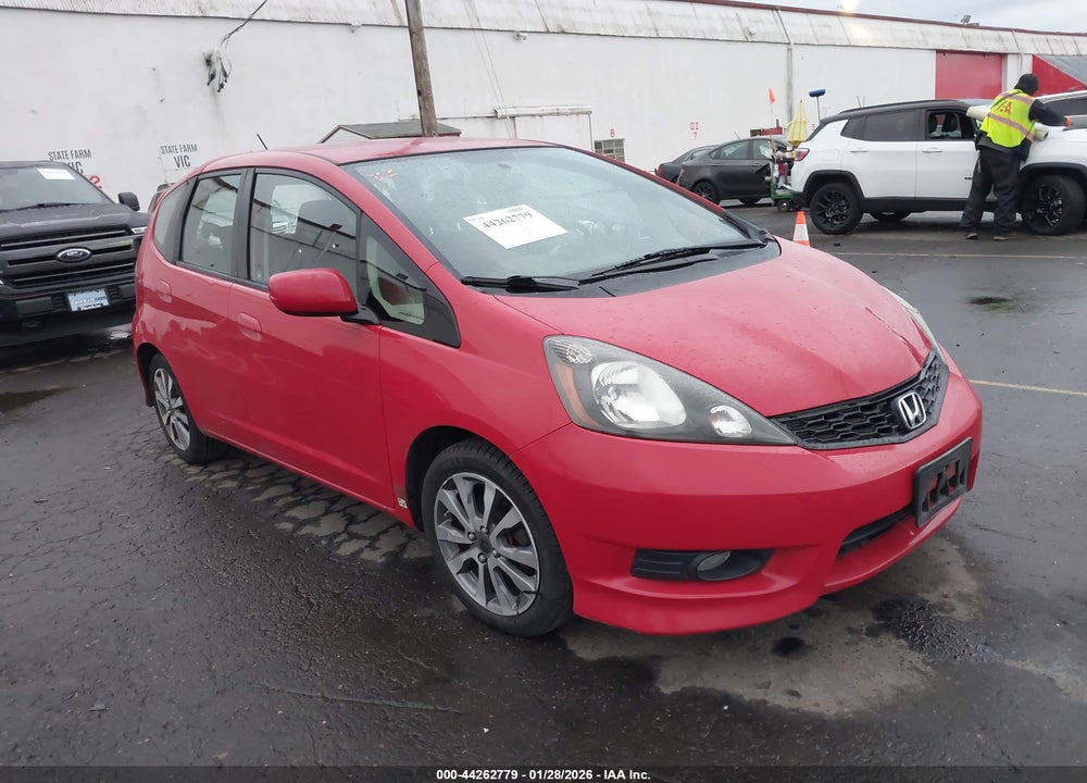 2013 HONDA FIT SPORT VIN: JHMGE8H59DC003822
