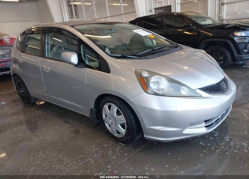 2013 HONDA FIT VIN: JHMGE8G38DC043891