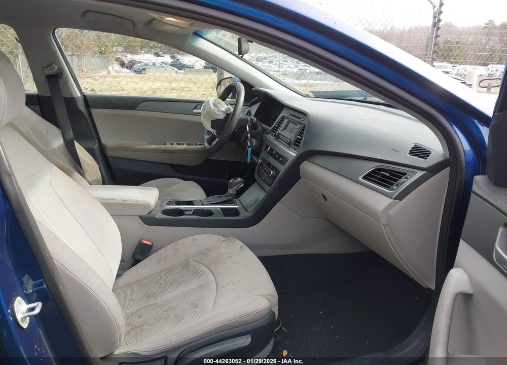 2015 HYUNDAI SONATA SE VIN: 5NPE24AF6FH038306