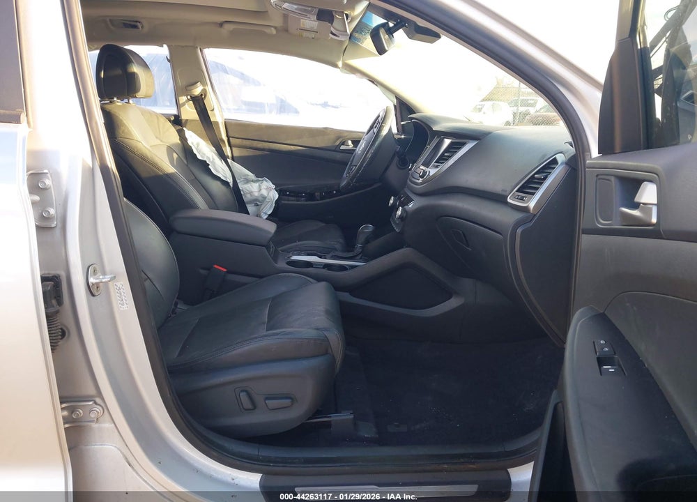 2018 HYUNDAI TUCSON LIMITED VIN: KM8J33A22JU807333