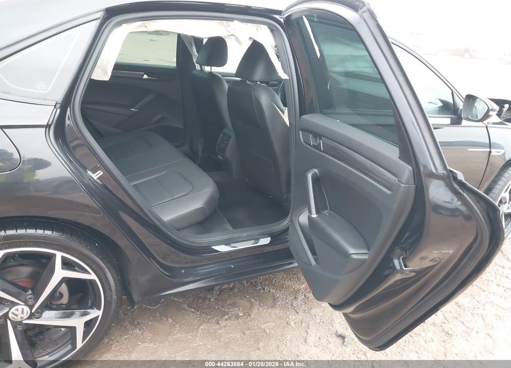 2021 VOLKSWAGEN PASSAT 2.0T R-LINE VIN: 1VWMA7A38MC004833