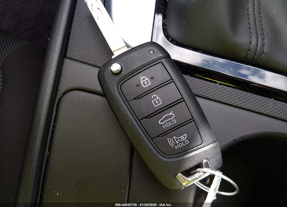 2025 HYUNDAI ELANTRA VIN: KMHLL4DG6SU008517