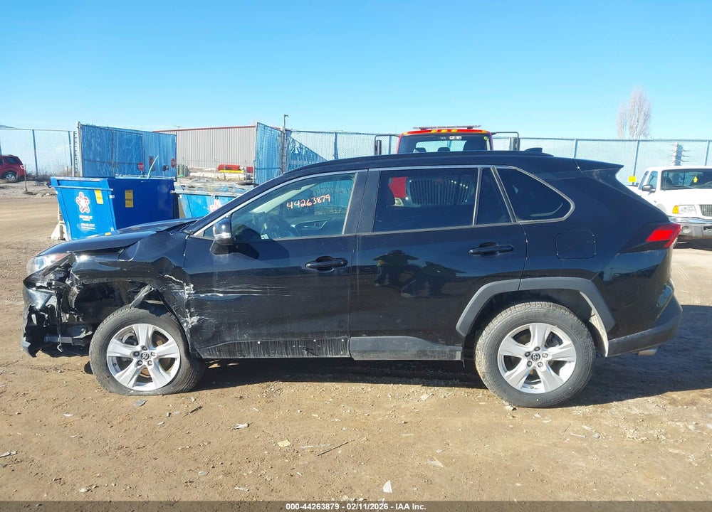 2021 TOYOTA RAV4 XLE VIN: 2T3P1RFV7MW172725