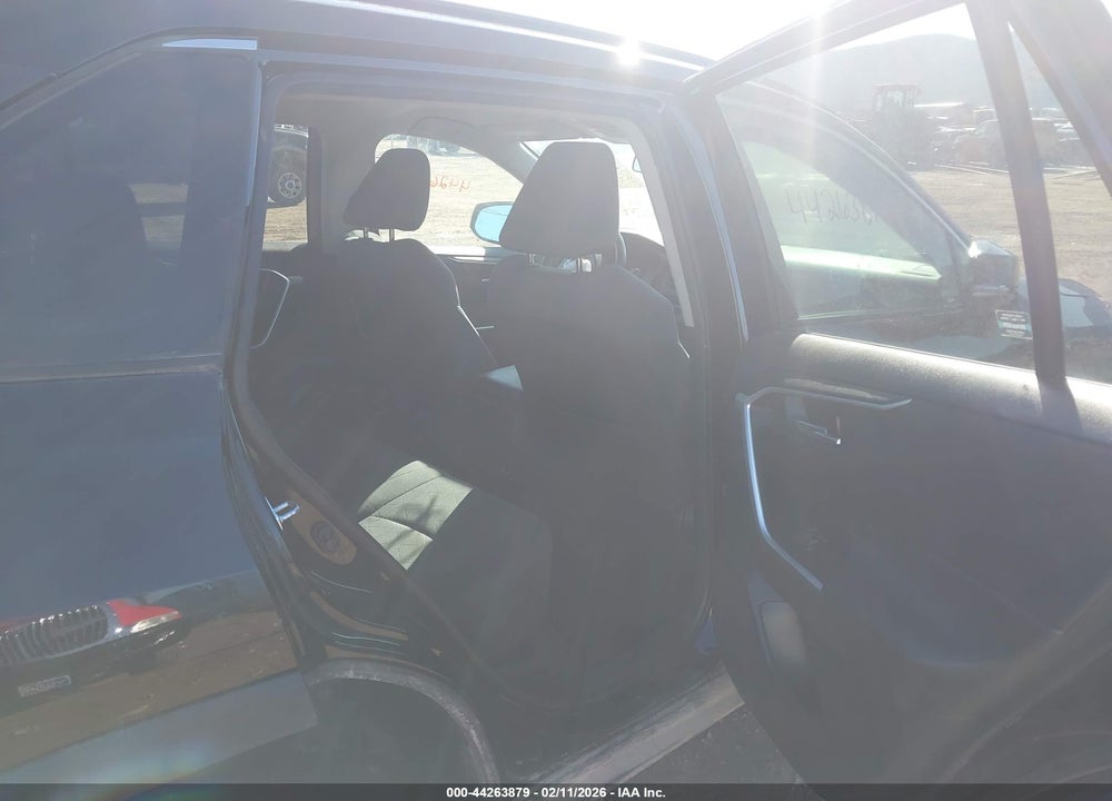 2021 TOYOTA RAV4 XLE VIN: 2T3P1RFV7MW172725