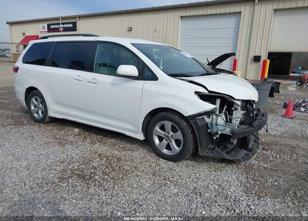 2019 TOYOTA SIENNA LE 8 PASSENGER VIN: 5TDKZ3DC5KS997145