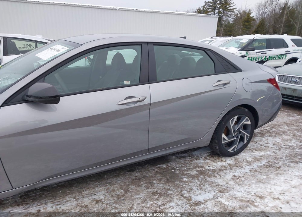 2025 HYUNDAI ELANTRA SEL SPORT VIN: KMHLM4DG0SU094579